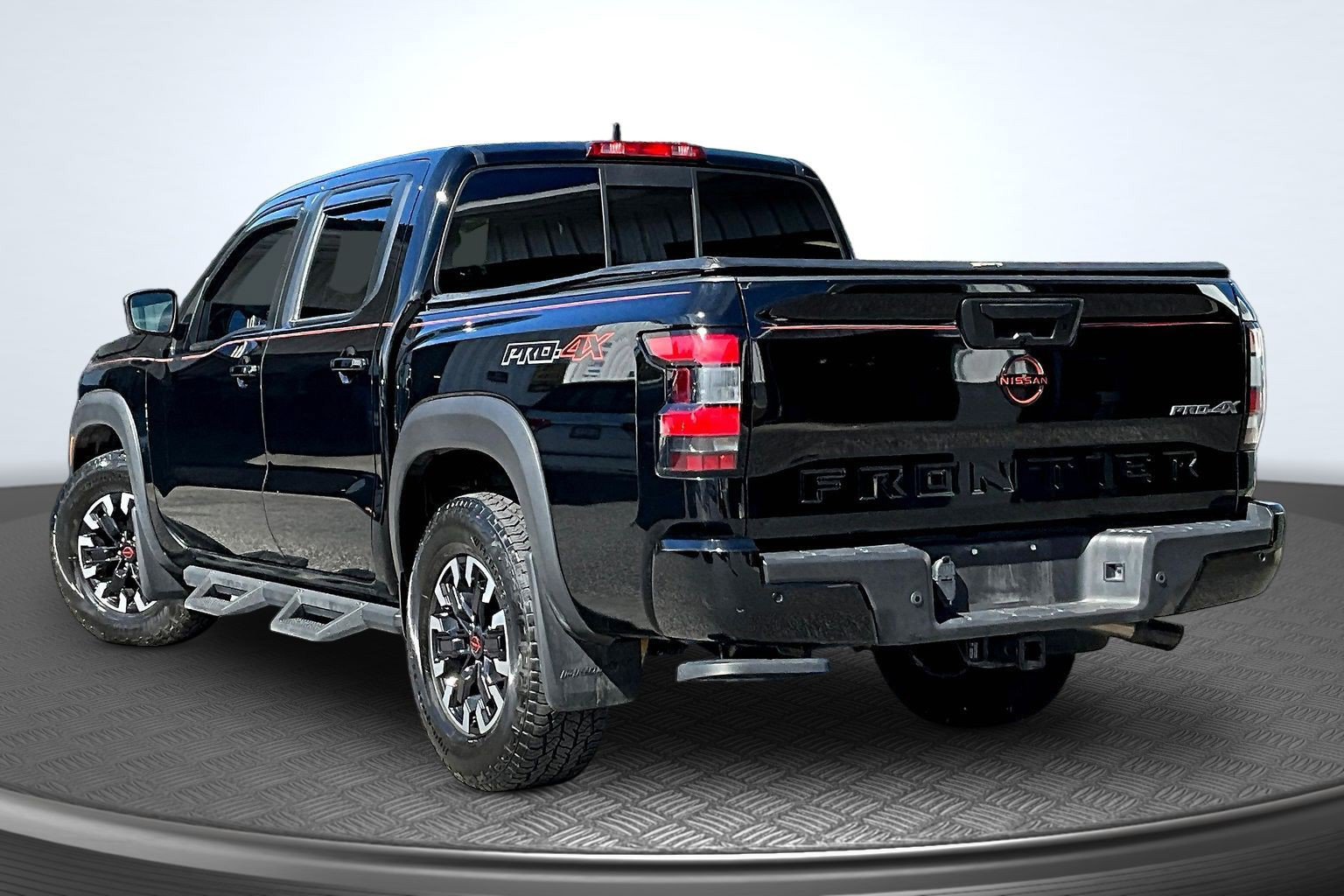 Used 2022 Nissan Frontier PRO-4X AWD/4WD image 3