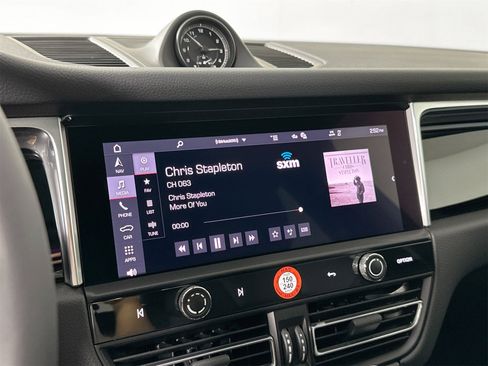 Certified 2025 Porsche Macan image 21