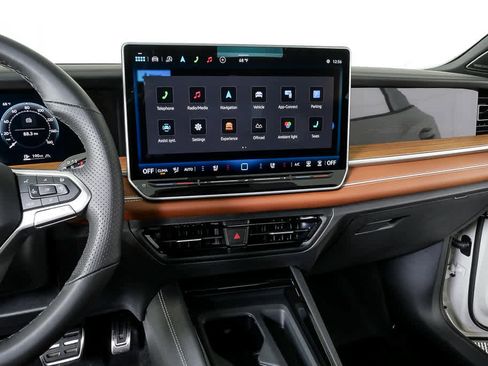 New 2026 Volkswagen Tiguan SEL R-Line AWD/4WD image 14