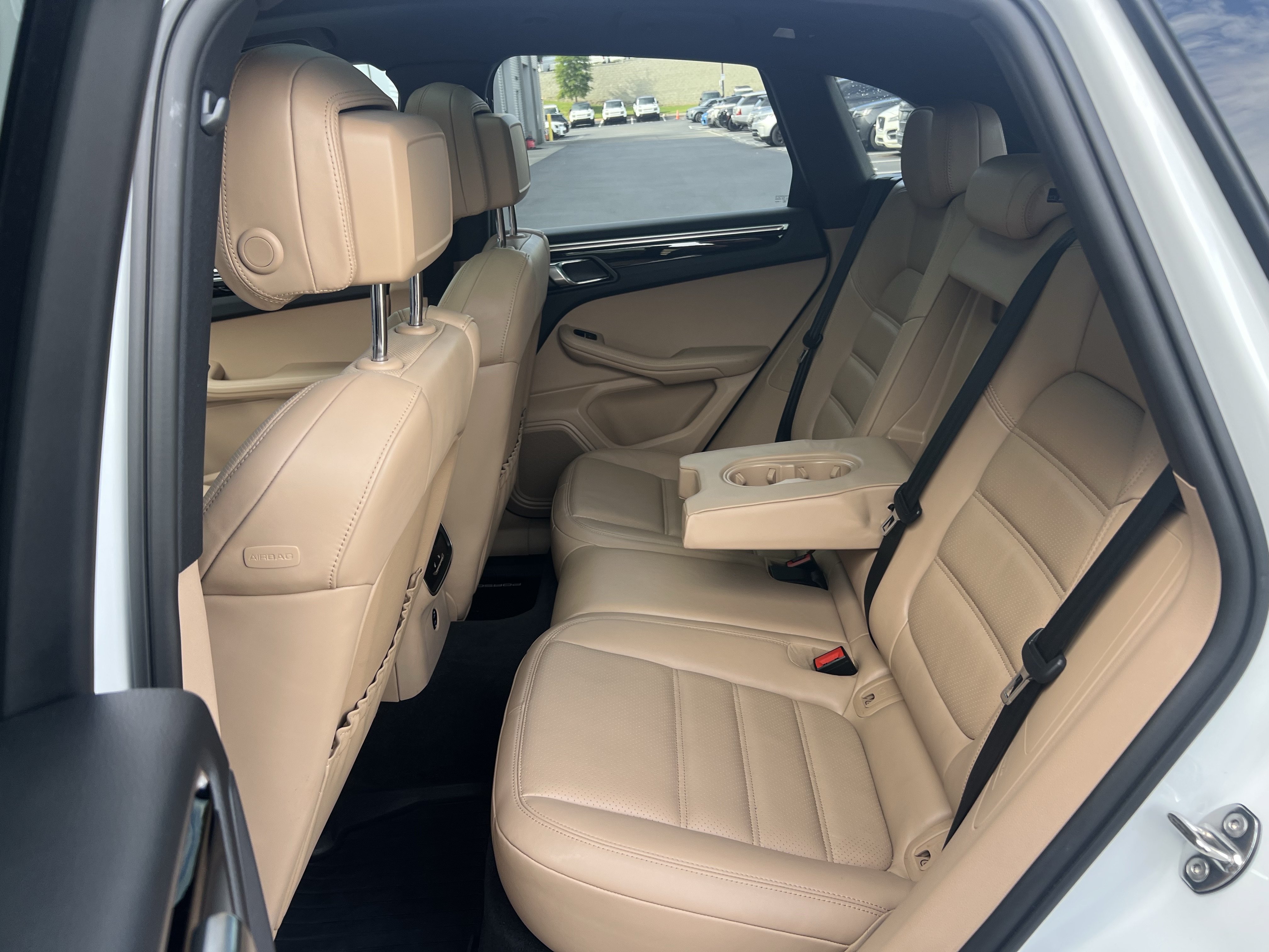 Used 2023 Porsche Macan AWD/4WD image 31