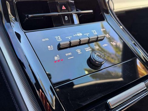 Used 2024 Porsche Panamera image 36