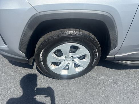 Used 2019 Toyota RAV4 LE w/ Carpet Mat Package FWD image 8