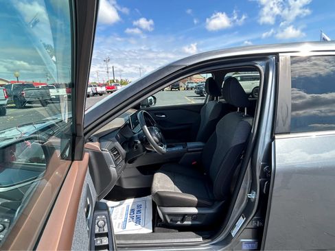 Used 2023 Nissan Rogue SV image 12