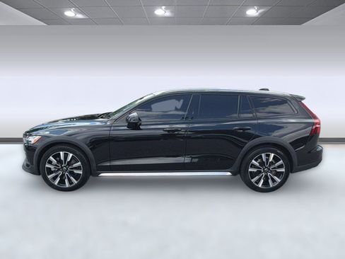 Used 2020 Volvo V60 T5 Cross Country w/ Protection Package Premier AWD/4WD image 2