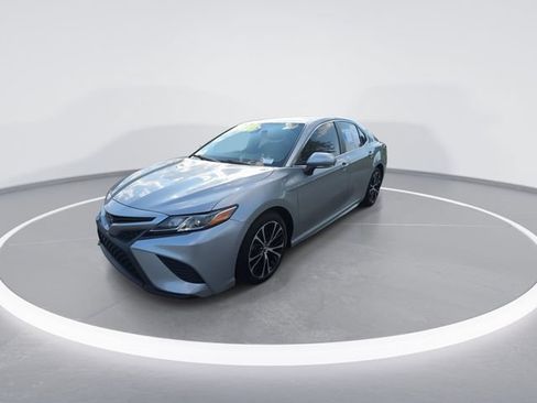 Used 2019 Toyota Camry SE w/ Convenience Package FWD image 4