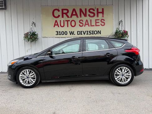 Used 2017 Ford Focus Titanium w/ Titanium Technology Package FWD image 10
