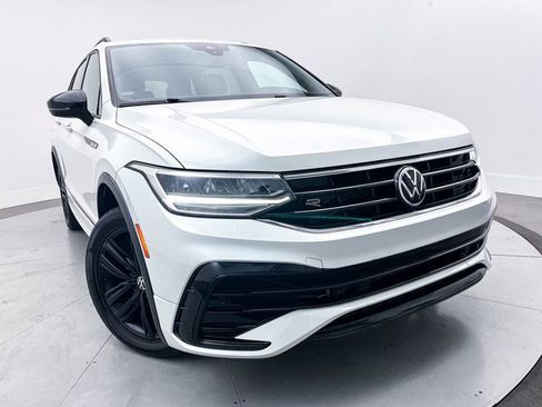 Used 2022 Volkswagen Tiguan SE R-Line image 3