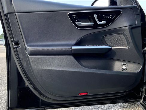 Used 2025 Mercedes-Benz C 300 Sedan image 21