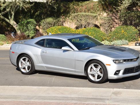 Used 2015 Chevrolet Camaro SS w/ RS Package RWD image 5