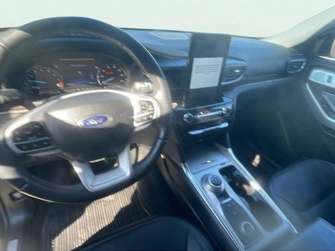 Used 2023 Ford Explorer Limited w/ Limited Technology Package image 11