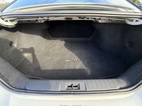 Used 2025 Nissan Sentra SR FWD image 18