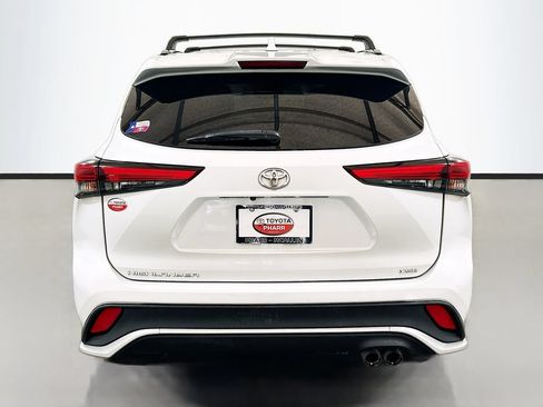 Used 2022 Toyota Highlander XSE FWD image 5