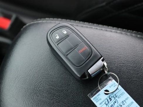 Used 2020 Jeep Cherokee Latitude Plus AWD/4WD image 21
