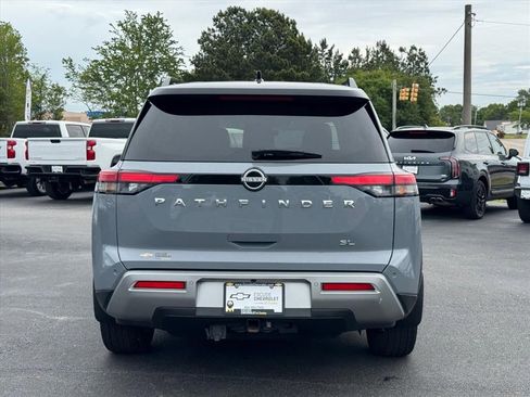 Used 2024 Nissan Pathfinder SL FWD image 4