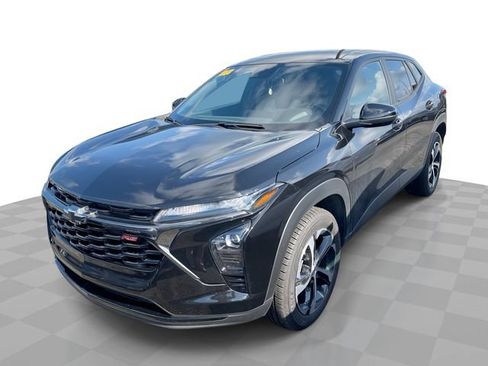 Used 2025 Chevrolet Trax RS FWD image 1