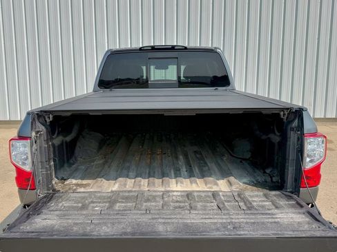 Used 2018 Nissan Titan SV w/ SV Convenience Package AWD/4WD image 14