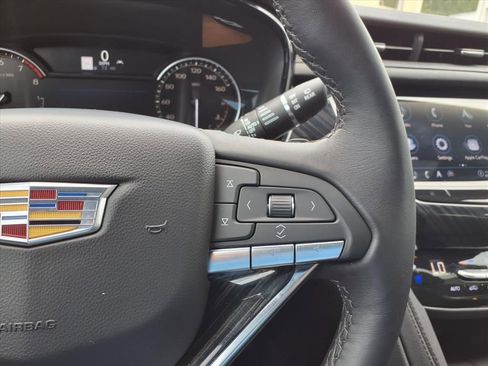 Used 2025 Cadillac XT6 Premium Luxury FWD image 25