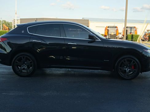 Used 2018 Maserati Levante GranLusso AWD/4WD image 4