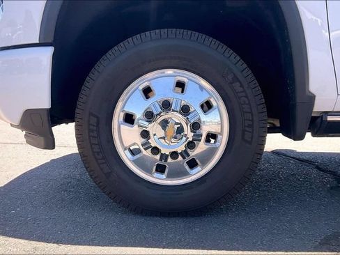 Used 2024 Chevrolet Silverado 3500 High Country w/ High Country Premium Package AWD/4WD image 8