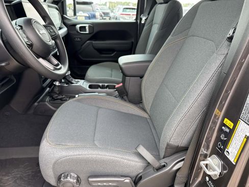 New 2026 Jeep Gladiator Sport image 17