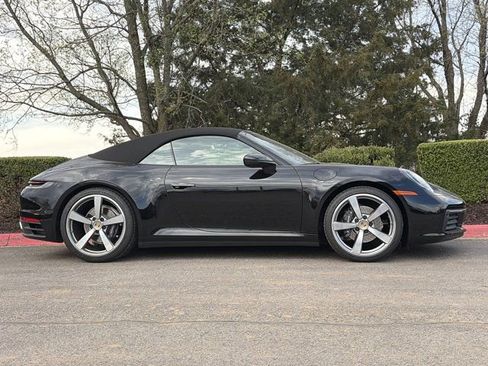 Used 2022 Porsche 911 Carrera image 2