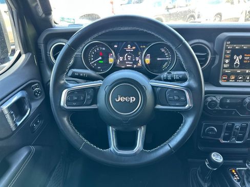 Used 2022 Jeep Wrangler Unlimited Sahara AWD/4WD image 15