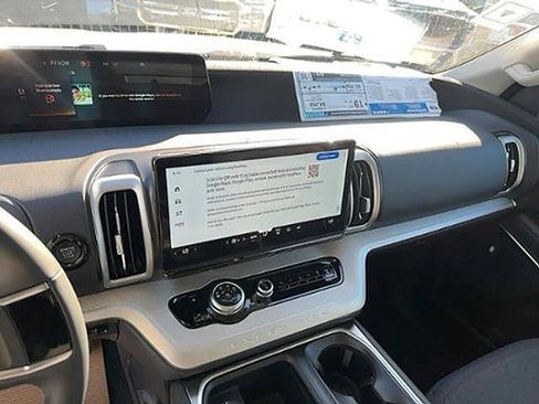 New 2025 Ford Expedition Active image 15