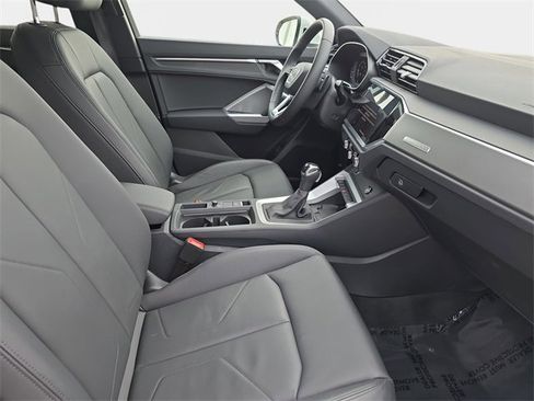 Used 2025 Audi Q3 2.0T Premium w/ Convenience Package image 12