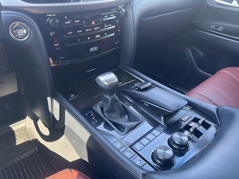 Used 2020 Lexus LX 570 4WD w/ Luxury Package image 17