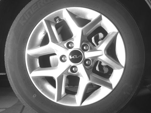 Used 2025 Kia Soul LX w/ LX Technology Package FWD image 10
