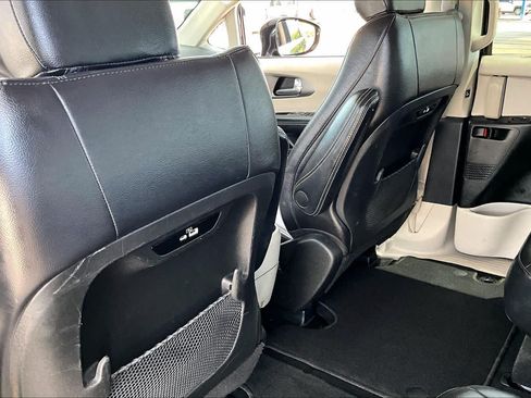Used 2022 Chrysler Pacifica Touring-L FWD image 33