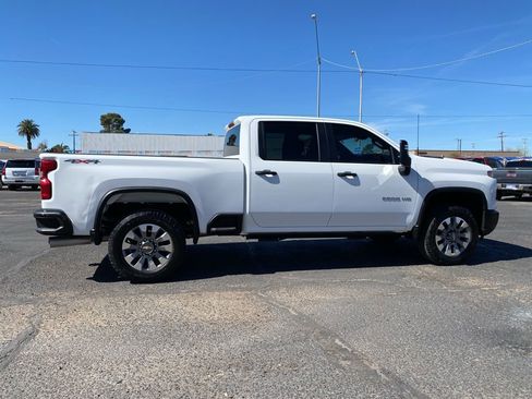 Used 2025 Chevrolet Silverado 2500 Custom w/ Custom Value Package image 5