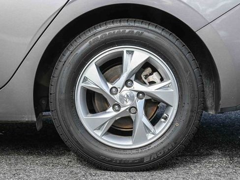 Certified 2023 Hyundai Elantra SE image 10