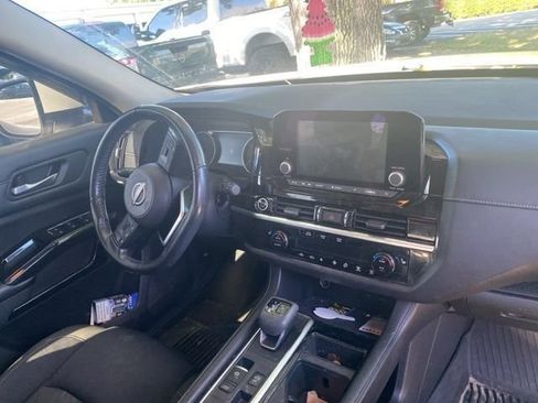 Used 2022 Nissan Pathfinder SV w/ SV Premium Package image 9