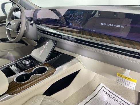 New 2026 Cadillac Escalade Platinum Sport w/ LPO, ONYX Package image 29