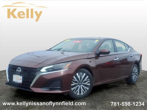 Certified 2023 Nissan Altima 2.5 SV w/ SV Premium Package FWD image 1