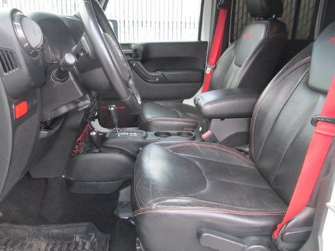 Used 2018 Jeep Wrangler Unlimited Rubicon AWD/4WD image 6