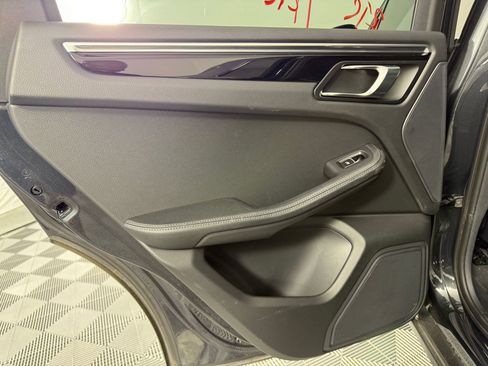 Used 2024 Porsche Macan image 17