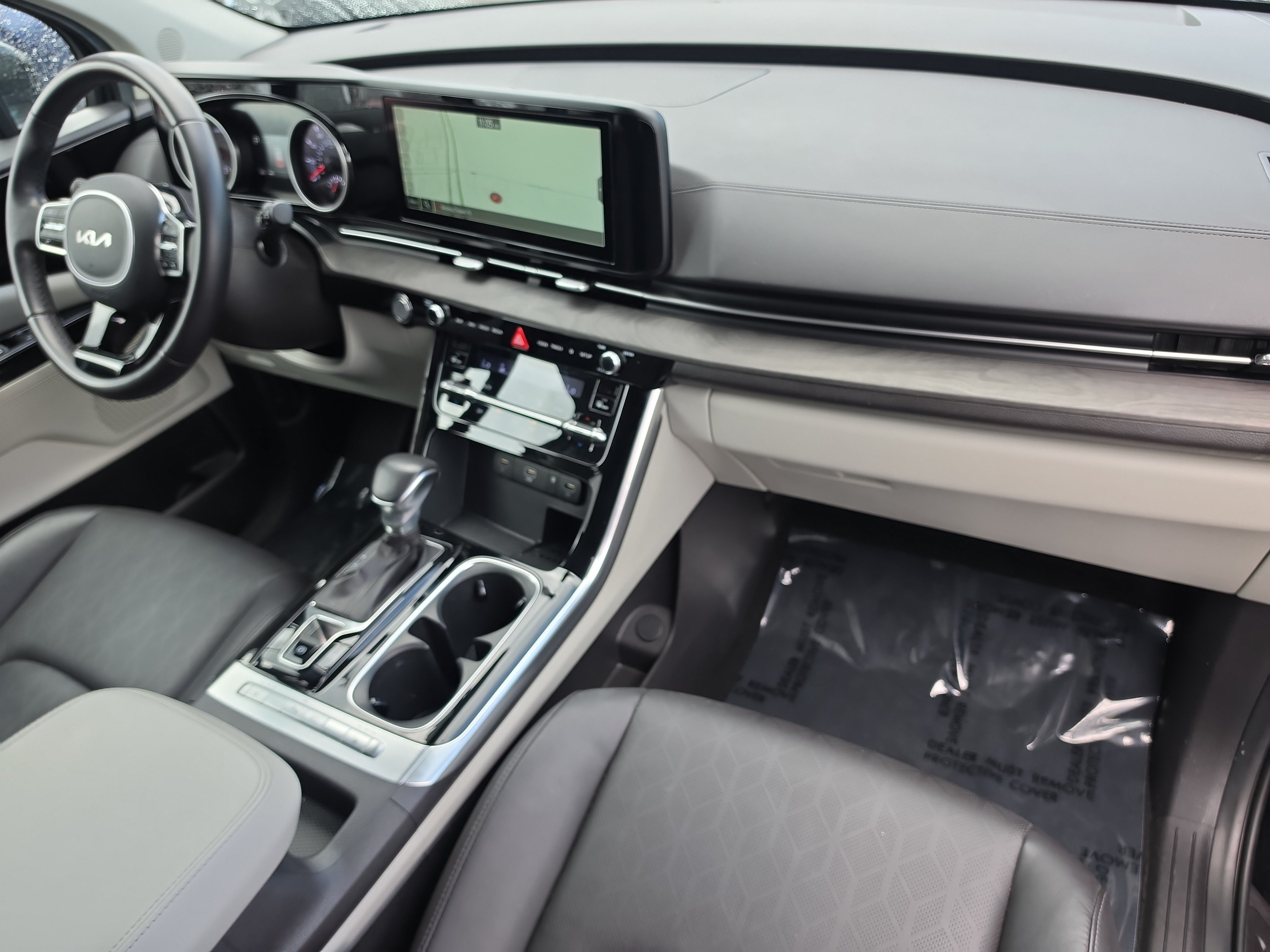 Certified 2024 Kia Carnival EX FWD image 12