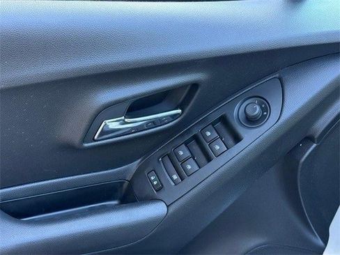 Used 2018 Chevrolet Trax LS image 15