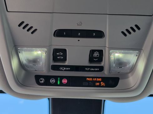 Used 2022 GMC Terrain SLT w/ LPO, Floor Liner Package image 13