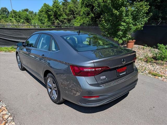 Certified 2023 Volkswagen Jetta SE w/ Panoramic Sunroof Package FWD image 3