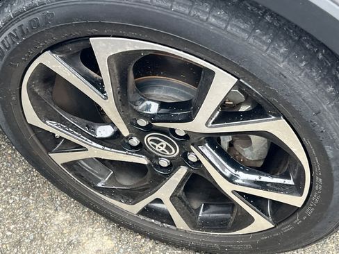 Used 2020 Toyota C-HR XLE FWD image 15