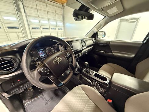Used 2022 Toyota Tacoma SR image 10