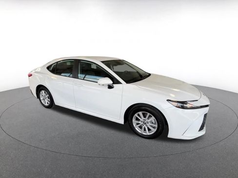 Used 2025 Toyota Camry LE image 2
