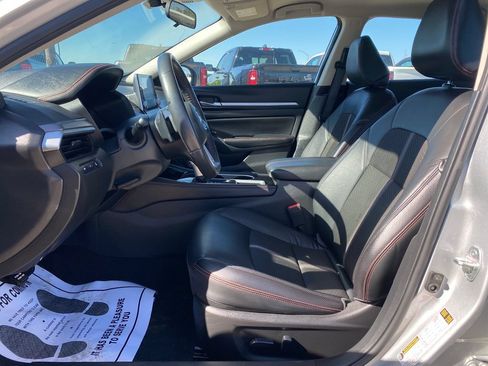 Used 2024 Nissan Altima 2.5 SR FWD image 17