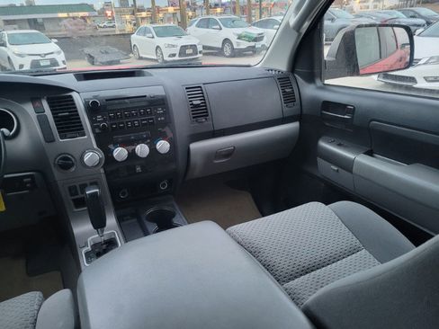 Used 2011 Toyota Tundra 4x4 CrewMax image 22