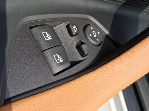 Used 2025 BMW 230i Coupe w/ Premium Package image 19