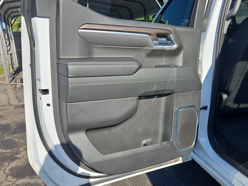 Used 2025 Chevrolet Silverado 1500 LT image 12