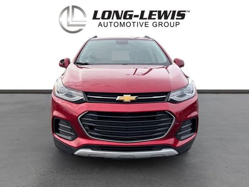 Used 2020 Chevrolet Trax LT w/ LT Convenience Package image 11